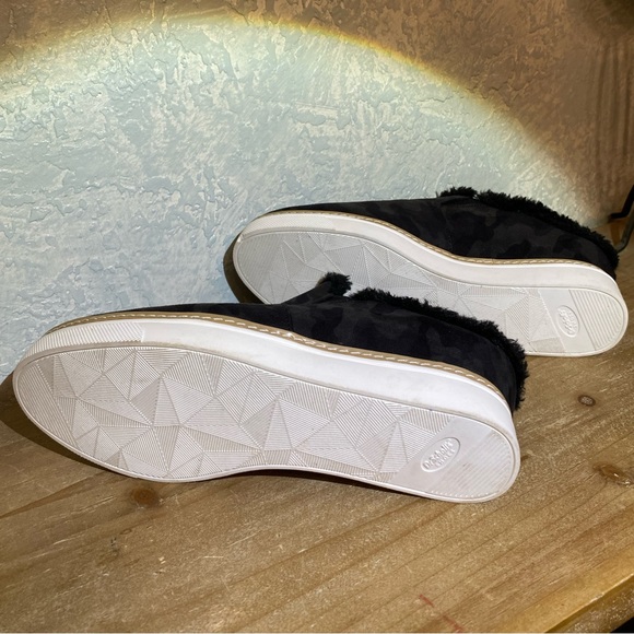 Dr. Scholls IF ONLY MULE sz9 faux black suede& faux fur lining with white soles - Picture 7 of 9